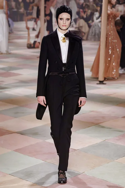 Look 64